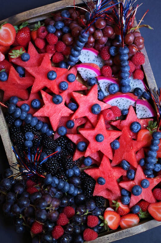 http://www.snowflakesandcoffeecakes.com/uploads/4/9/7/7/497710/star-spangled-summer-fruit-board-3_orig.jpg